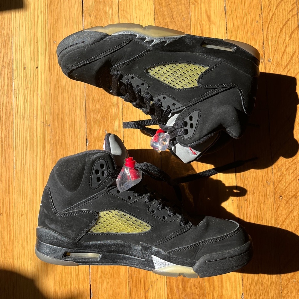 Nike Air Jordan 5 Retro sneakers 2016 black metallic silver 5.5 Y OG kids 38 red